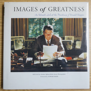 パターを打つ写真が収納されたレーガン大統領の偉大さを称える本（付属しません）