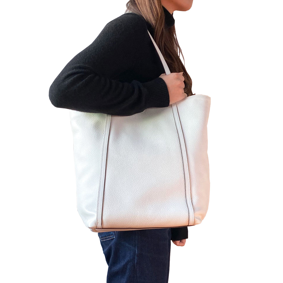 CREEZAN JETTER ROUGH TOTE 「白は汚れる」常識を覆す、上質レザーの