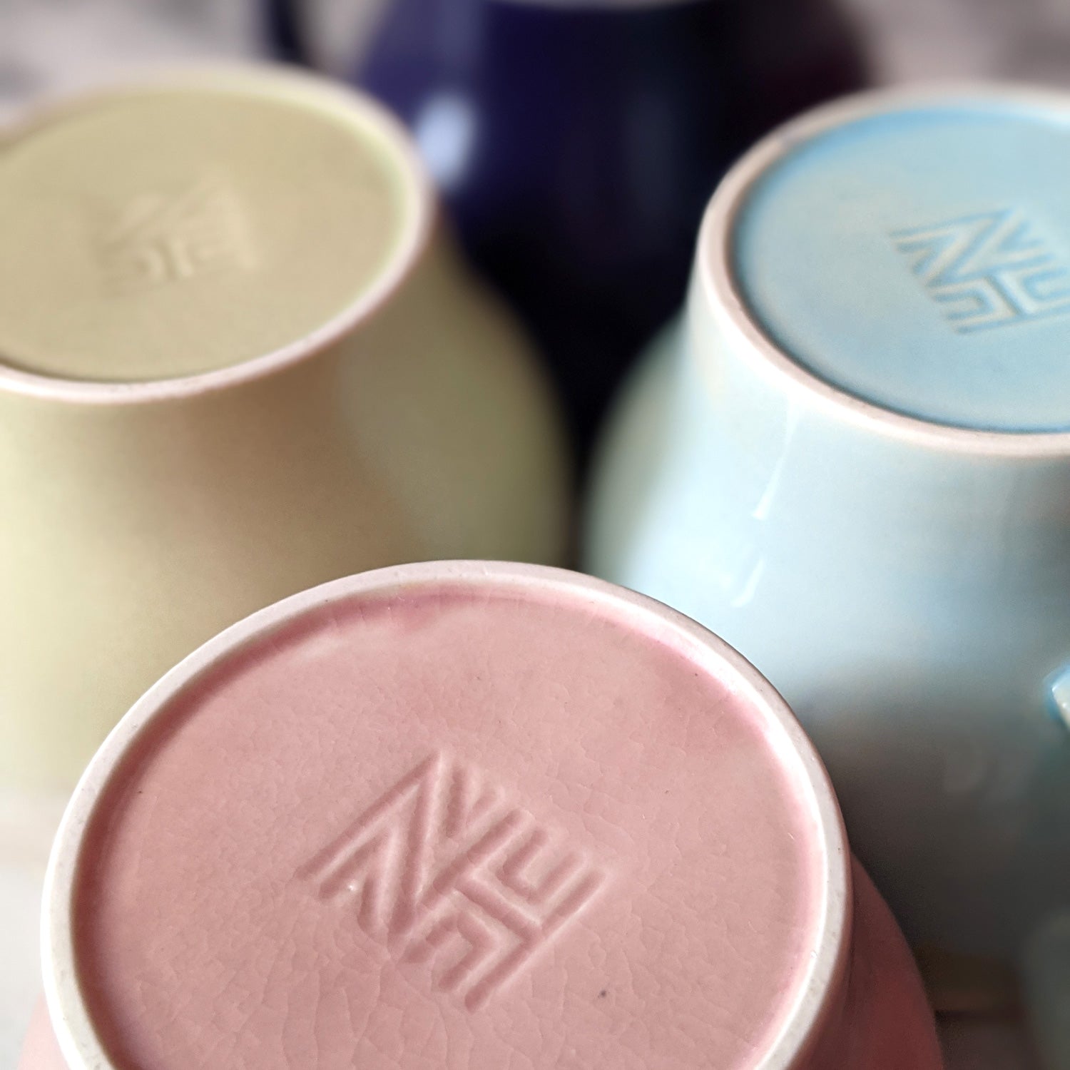 底面にはロゴ入り